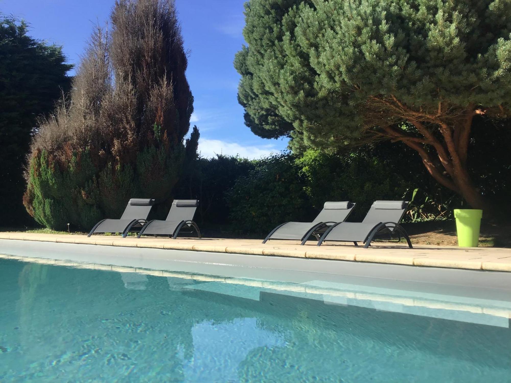 Charmant Gite Avec Exterieur Et Piscine Partagee Mespaul Luaran gambar